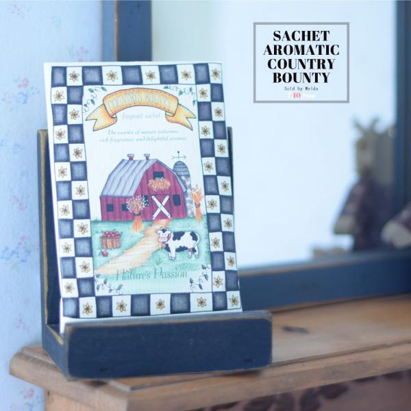 ある田舎のメーカーで制作され続けて30年以上ファンに愛されている商品です。また商品の裏側にも記載されていますが数か月経ち香りが薄くなりましたら掃除機(排気のあるタイプ)で封筒を開けて中身をすって頂きます。その状態で掃除機を使用するとほこりや...