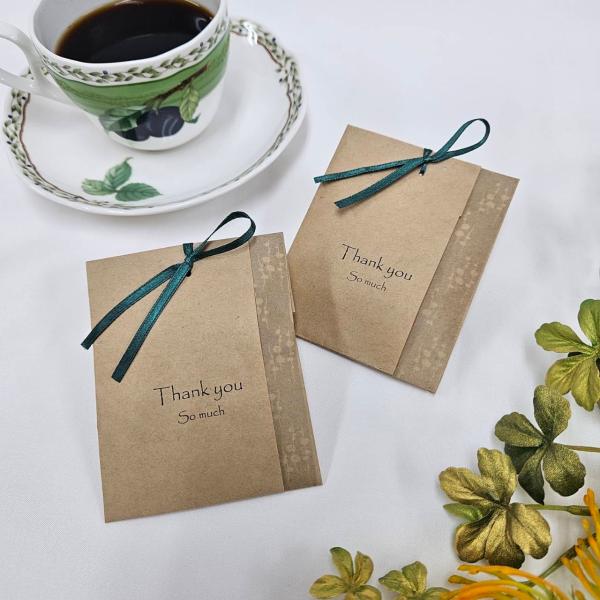 お世話になった方に感謝の気持ちを込めてお渡ししやすいサイズのThank youプチギフトです。＜商品内容＞キラチョコ 5個入＜本体サイズ＞8×10cm＜期間限定＞10月15日〜4月30日ウエディングのお配りプチギフトはもちろん、二次会の粗品...