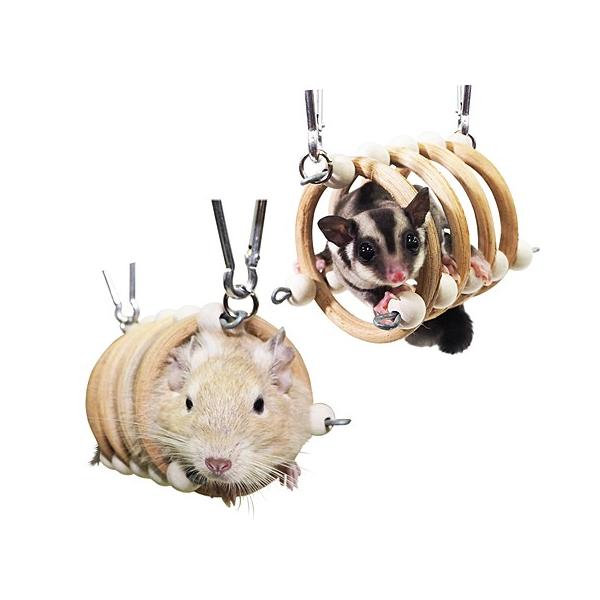 モモンガ、デグー用メーカー：レインボーサイズ：約直径75mm×長さ110mm(取付部分約50mm・カラビナ仕様)■素材　ラタン/天然木