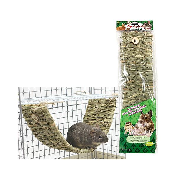 ウサギ、チンチラ、デグー等の小動物用メーカー：サンコー（SANKO）サイズ：約120×約450mm（ヒモ：一辺 約120mm長）■材質ネピアグラス、レモングラス、ニーム、麻※天然素材を使用しているため、太陽の光や時間の経過によって色が変化し...