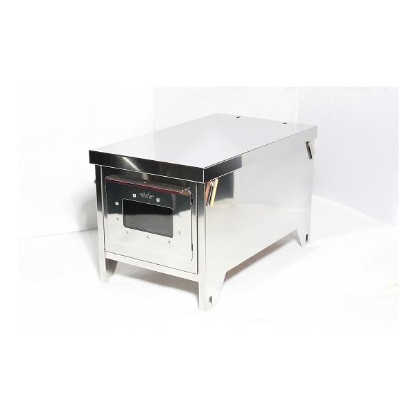 炉内奥行き約２９０mmの小型軽量フォールディング薪ストーブです。正面の扉に耐熱ガラスを採用扉面の耐熱ガラスから炎が見られます。※煙突は別売りです。※本製品は排気バッファプレートが標準装備されております。（取り外して使用することも可能）（長時...