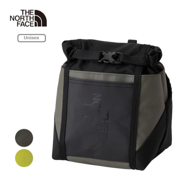 大容量のチョークバッグ。素材にはTHE NORTH FACEで定番アイテムのBC Duffelと同じ、環境に配慮したリサイクルポリエステルに、TPEファブリックラミネートを施した高強度の生地を採用。耐水性を備え、チョークを濡れや湿気から遠ざ...