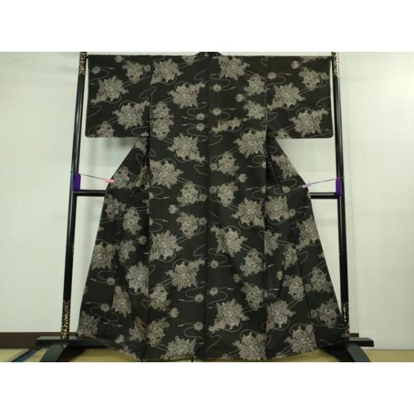 平和屋着物●極上　本場大島紬　9マルキ　地空き　舞花文　逸品　未使用　CYAA4071s6 平和屋本店□極上 本場大島紬 割り込み絣 舞蝶花文 黒地 逸品 未使用