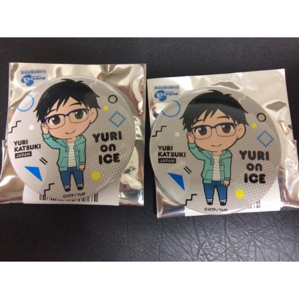 勝生勇利 アニメジャパン 17 エイベックス ユーリ On 缶バッジ 2個セット 本店 Ver トレーディング Hoodie Ice