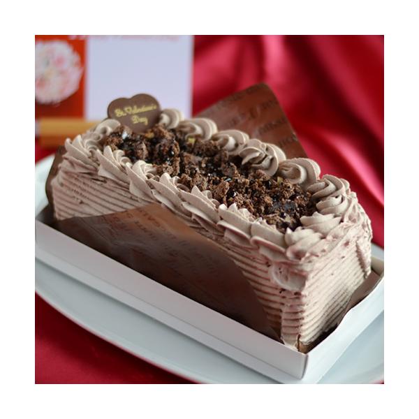 クーベルチュールのミルクチョコレートとココアをふんだんに使ったチョコアイスに、チョコチップもた〜っぷり！間にはチョコレートブラウニーとチョコソースをサンド。チョコ生クリームでデコレーションし、チョコソースとブラウニーで飾った、バレンタインア...