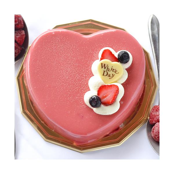 香りが口に広がるフランボワーズアイスクリームと口当たり滑らかなレアチーズアイスクリーム、そして間には甘酸っぱいフランボワーズソースでさっぱりとした味わいになっています。表面はホワイトチョコをルビー色にしてコーティングし、イチゴとブルーベリー...