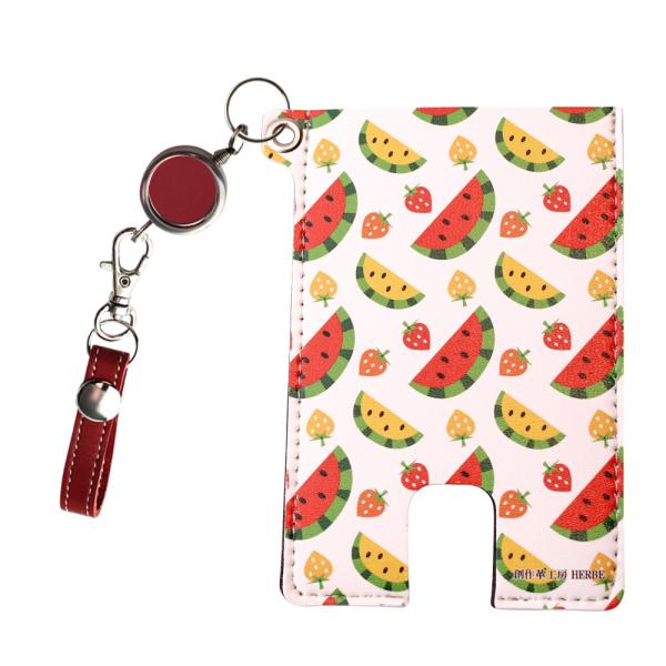 ☆パスケース素材：ポリウレタン合成皮革☆パスケースサイズ：約102×67mm※プリントパスケースの裏面は黒になります。☆ミニストラップ素材：牛革（ナスカンフック付）☆ミニストラップサイズ：約6cm、幅：約1cm☆リール素材：金属製☆リールサ...