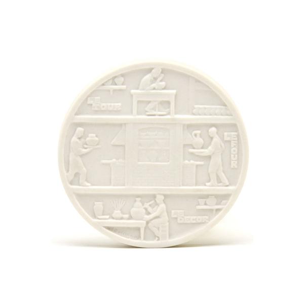 フランスが誇るセーブル窯はポンパドール婦人の助力もあって、王立窯として発展を遂げました。1759年、王立セーブル製陶所となり、今もフランスの文化と美を伝える優れた陶磁器を生み出し続ける国立セーブル製陶所の歴史はここに始まります。セーブルの功...