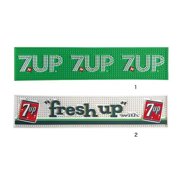 １・グリーン２・ホワイトサイズ(約)：高さ0.8×横60.5×奥行き13cm素材：ラバー製 クラブやBarのカウンターでグラスの水切りで使われている、あのマットに7UPが仲間入り！！7UPのロゴが沢山デザインされたオシャレなバーマットです！...
