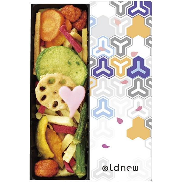 レンコンやオクラなどさまざまな種類の野菜チップスをお入れし日本伝統の柄を表現したこだわりの缶に詰めました。　誕生日プレゼント 結婚祝い 出産祝い 内祝い 退職祝い 長寿祝い 入学祝い 就職祝い 記念品 に！