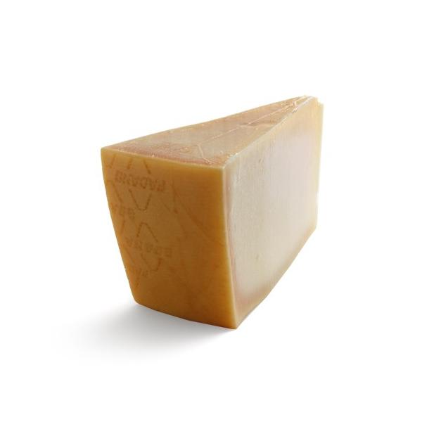グラナパダーノ D.O.P チーズ ブロック 1kg ハード系チーズ イタリア産