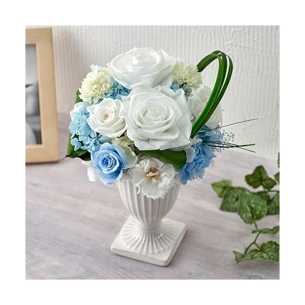 ■お届け 3日後以降でご指定可■注文締切2026/08/28　14:00まで清らかな印象を与える心安らぐメモリアルアレンジメントです。水揚げが不要でそのまま飾ることのできるプリザーブド&amp;アーティフィシャルフラワーのアレンジメントはお...