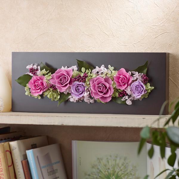 ■お届け 3日後以降でご指定可■注文締切2026/06/27　14:00までシックなブラウンのフレームにローズガーデンの風景をイメージしてプリザーブドフラワーをあしらいました。紫色でエレガントなイメージで、季節を問わずお楽しみいただけるデザ...