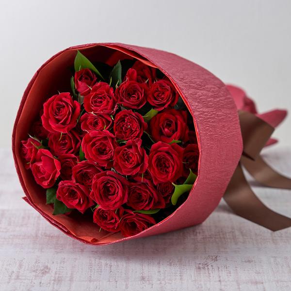 ■お届け 3日後以降でご指定可■注文締切2026/10/28　14:00までいくつもの深い想いを束ねた真っ赤なお花束です。スプレーバラが愛らしく、華やぎと慎みを合わせもつ洗練された美しさに満ちています。誕生日や記念日のお祝いにおすすめです。