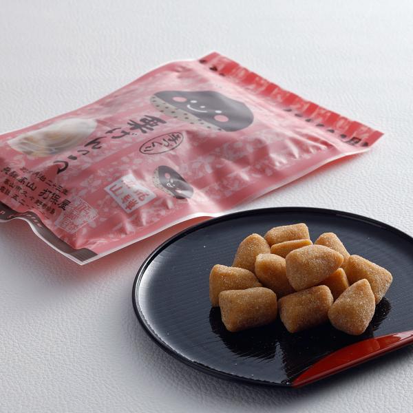 きな粉と水飴の生地に栗ペーストを練り込んだきな粉菓子。しっとりと柔らかく仕上げ、栗の風味とやさしい甘さが特徴です。内容量　130ｇ