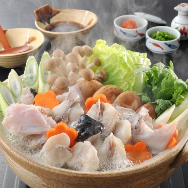 炊くほどに旨みあふれる「とらふぐあら」と、日本海で獲れた「国産まふぐちり身」を組合わせたふぐの「いいとこ取り」ちり鍋セットです。ギフト・お取り寄せに喜ばれる一品。【内容量】・とらふぐあら250g・まふぐちり身200g・ぽん酢・もみじおろし×...