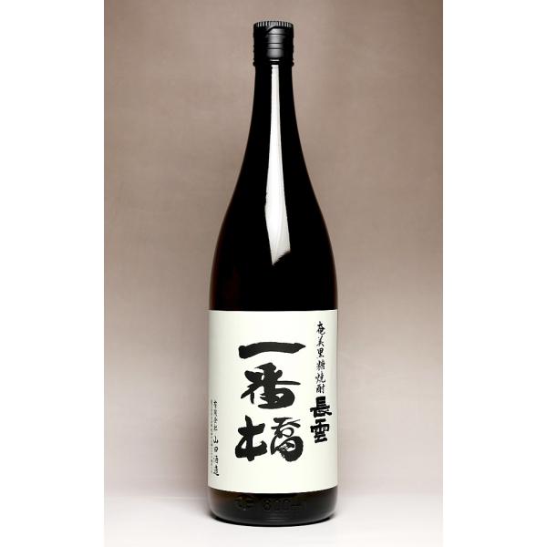 ・「黒糖をかじったときよりも黒糖らしい味わい」を目指しました。強い黒糖の香りに力強いですが黒糖由来のやさしい旨み甘みを感じる味わい●奄美大島の北部・龍郷町にある山田酒造の黒糖焼酎です。●奄美市笠利町産の黒糖を原料に、タイ産米を麹米に使用（白...