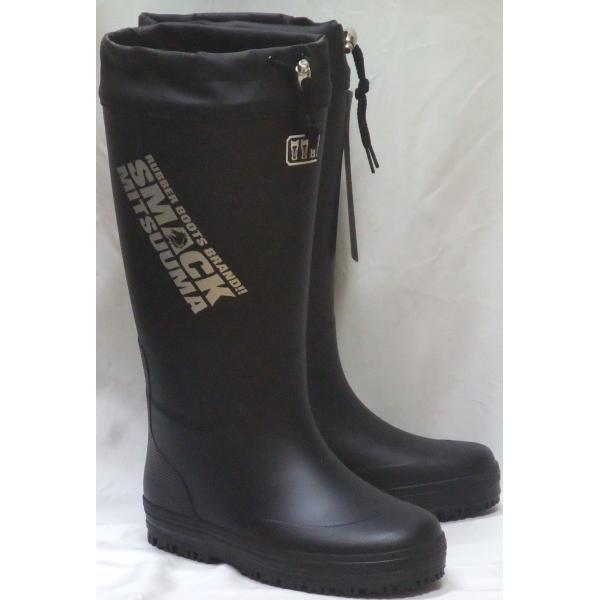 ミツウマの男性用フード付防寒長靴＜スマック 2210MU＞です。筒が太型で幅広タイプのゆったり設計で、脱ぎ履きが楽で歩きやすい長靴です。インナーには防寒仕様のウレタン素材(4mmウレタン裏布)を使用して暖かくすごせます。靴底には溝のしっかり...