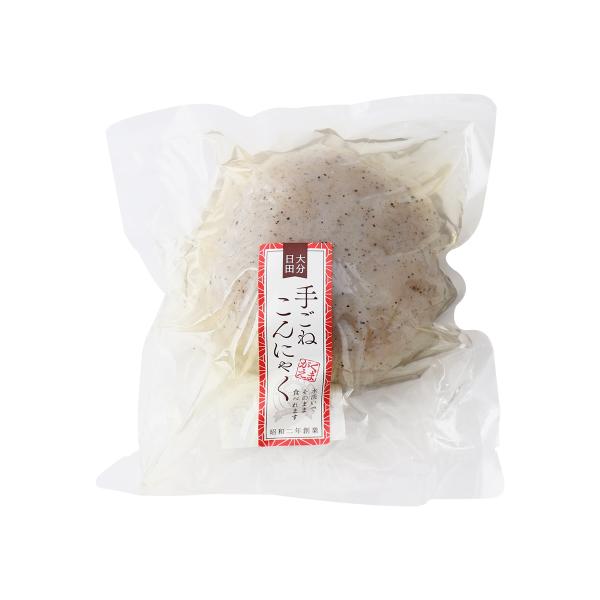 【商品説明】 良く練り上げた生地を手ごねで仕上げたこんにゃくです。 クマガエの昔ながらの製法にバタねりを加え、良く練り上げた生地を手ごねで仕上げます。 柔らかみがあるのに引きの強い食感に仕上げており、より味シミの良いこんにゃくになっています...