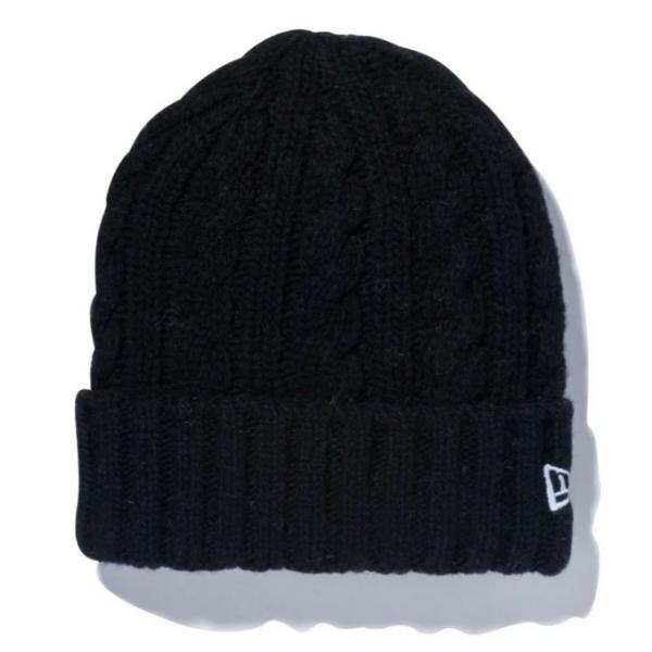 クラウン部分はケーブル編み、カフ部分はリブ編みに仕上げたローゲージカフニットです。製品洗い加工による柔らかな肌触りが特長です。■カラー：ブラック■サイズ：フリーサイズ■素材：ウール、ナイロン検索ワード： ニットキャップ ビーニー ニット帽子...