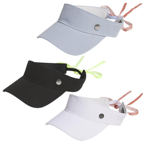 ベロア素材のリボンが秋の訪れを感じさせるフェミニンなリボンバイザー。メタリックロゴが高級感を高め、どんなスタイリングにも合わせやすいアイテム。AEROREADYスウェットバンドが積極的に汗を拡散し、快適なラウンドをサポートする。■カラー：ワ...