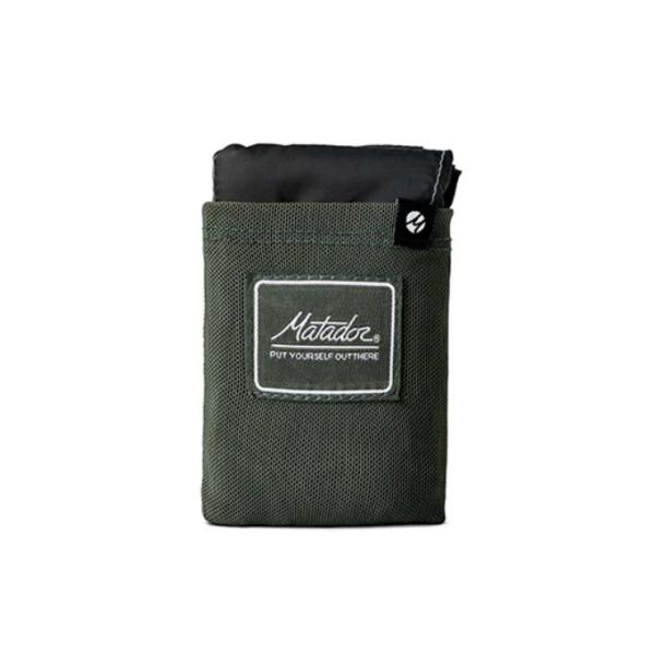 Matador マタドール ポケットブランケット3.0は、いつでもどこでも、乾燥した清潔な場所に座ることができるナイロン製のパッカブルブランケットです。■カラー：グリーン■サイズ：160cm×110cm■収納時サイズ：11.4cm×6.6c...