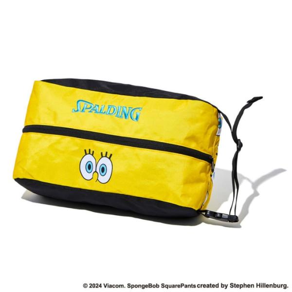 アメリカの大人気アニメ「スポンジ・ボブ」とスポルディングのコラボレーションアイテム。スポンジ・ボブの目がのぞくシューズバッグ。アジャスター付のストラップを搭載しており、手持ちはもちろん、バッグなどに装着して持ち運び可能。余裕のある作りで、間...