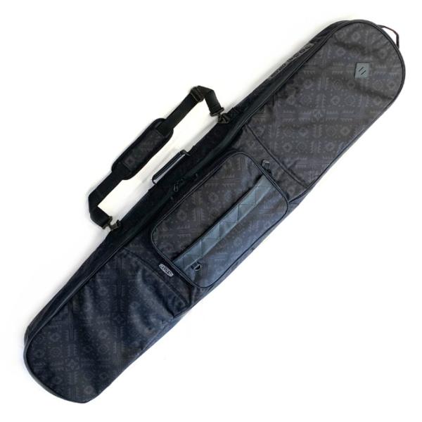 背負える、担げる、掲げられる、3WAYボードケース。全面に5mm厚のウレタンパッドが封入され、大型のポケットも装備。ショルダーハーネスを備えているので、担いで運ぶ際に両手が使えて便利です。■カラー：BK/BGP■サイズ：149、155、16...