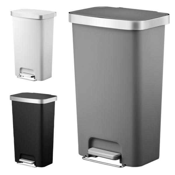 ソフトクローズ・オープンのステップ式ゴミ箱45L。内蔵キャスター付き。表面は指紋が付きにくいマット加工。ライナーフィクサー袋止め付き。■カラー：ブラック、ホワイト、グレー■サイズ：45L ( 41cm×29.5cm×64.8cm ) ■重量...