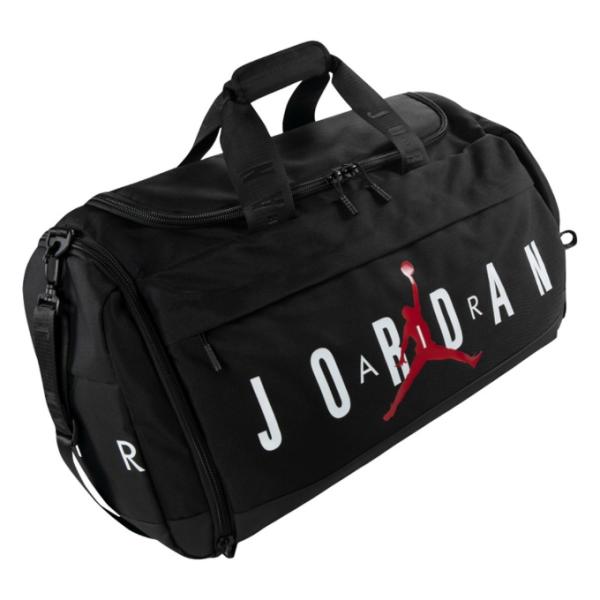 旅行やジム、アウトドア活動など、さまざまな場面で活躍するダッフルバッグ。ジャンプマンとロゴが大胆にプリントされています。持ち運びが簡単なハンドルやショルダーストラップ付き。シューズ収納など、機能的な複数のポケットを備えており、使い勝手抜群の...