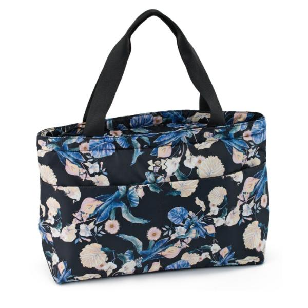 ■カラー：001 ( Black )■サイズ：W45.5cmxH29.6cmxD14.5cm※製品によって仕上りサイズに多少の誤差がありますのでご了承下さい。■容量：19L■素材：ポリエステル100%■特長：・悪天候の中でも快適さと通気性の...