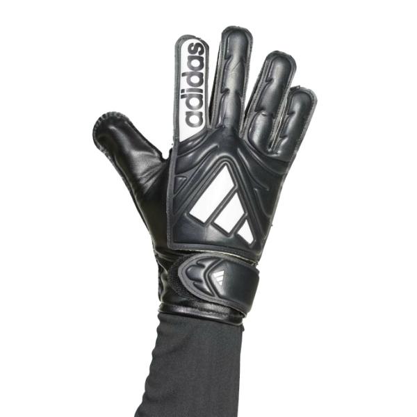 伝統的スタイルのポジティブカット ゴールキーパーグローブ。コパ クラブ ゴールキーパーグローブを装着して、守護神としての格の違いを見せつけよう。手の甲は柔軟な作りで、快適に手を動かせる。エラスティック素材のハーフラップリストストラップが手首...