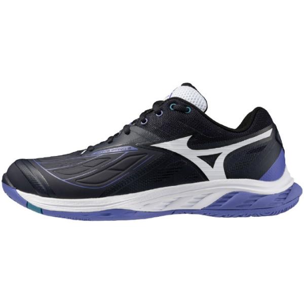 安定性はそのままに、新たな構造でスムーズなランジ動作をサポート！コートを捕らえる力。強い一歩に変えるグリップ性や安定性のファングシリーズ。■カラー：NV/WH ( 46 ネイビー×ホワイト )■サイズ：23.0〜28.0cm■重量：約315...