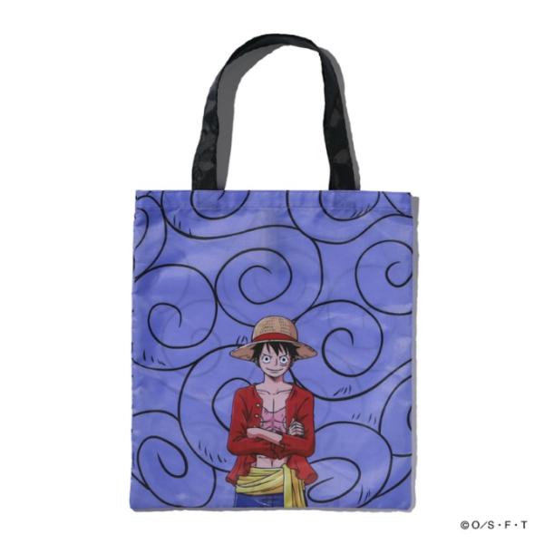 大人気TVアニメ『ONE PIECE』とのスペシャルコラボレーションアイテム。悪魔の実“ゴムゴムの実”デザインのトートバッグ。小さく折りたたみができA4サイズが収納可能■サイズ：横幅/37cm、高さ/42cm※製品によって仕上りサイズに多少...