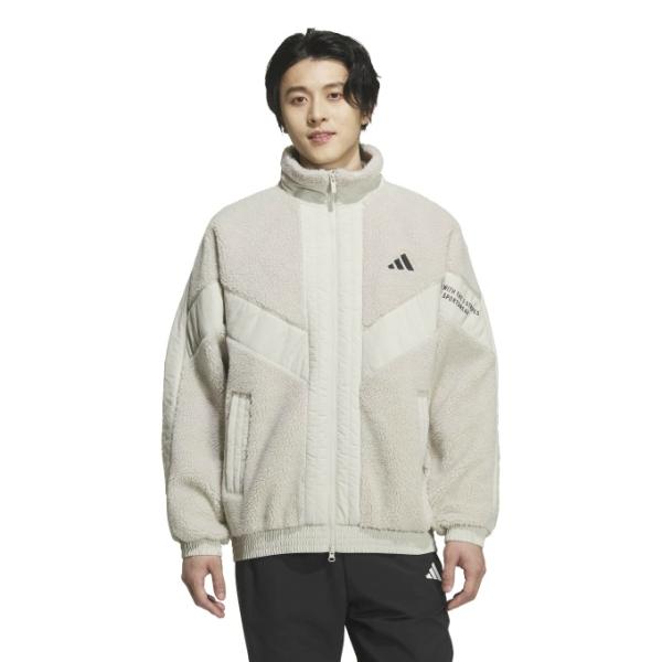 スポーツ用に開発され、90'sのストリートを席巻したトラックスーツからインスピレーションを受けた、WORDINGパック。秋冬には欠かせないボア素材のフルジップジャケットは、インパクトのある"THE THREE STRIPES"ワーディングが...