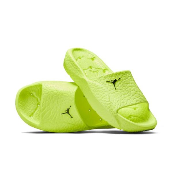 このフランチャイズ スライドはインソールに排水孔があるため、水はけが抜群。速乾性に優れた、雨天対応のシューズです。 一枚のフォームから作られたこのスライドに、アイコニックなエレファントプリントを施して、インソールのトラクションを強化しながら...