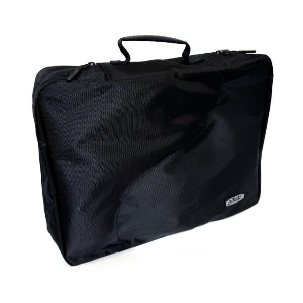 シンプルな構造のブーツバッグです。内部は2気室にわかれているので、中で動くことが無くピッタリと収納が可能。汚れや濡れたブーツの収納に便利で、他の荷物と一緒に入れる際のバッグインバッグとしてんも最適。ブーツ専用設計なので、ブーツ幅とほほ同じに...