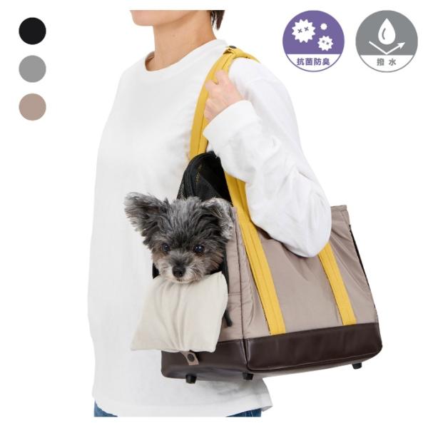 小型犬やパピー用として絶妙なサイズ感のトート型ミニキャリー。サイドの小窓からお顔を出し可能な窓とふかふかのあご乗せクッション付き■カラー：CHARCOAL、LATTE、BLACK■特徴：・飛び出し防止リード付き・表地は撥水加工生地を使用・ふ...