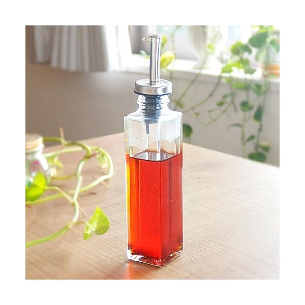 ★内容： スクエアボトル オイル 150ml★サイズ：40×40×高さ215mm 150ml★素材：（本体）ガラス（ノズル）ステンレス、シリコン★原産国：中国製★簡易梱包【お取り寄せ商品】お取り寄せ商品につきご注文後の在庫確認となります。ご...