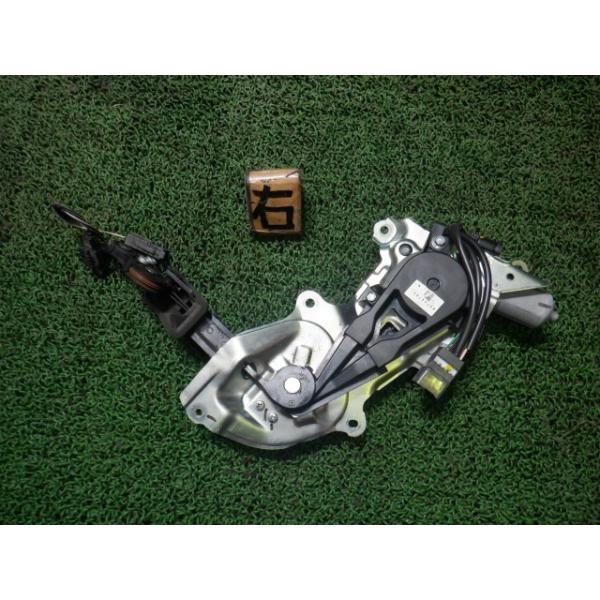 スペーシア DBA-MK32S 右パワースライドドアモーター 84019-81M00 中古