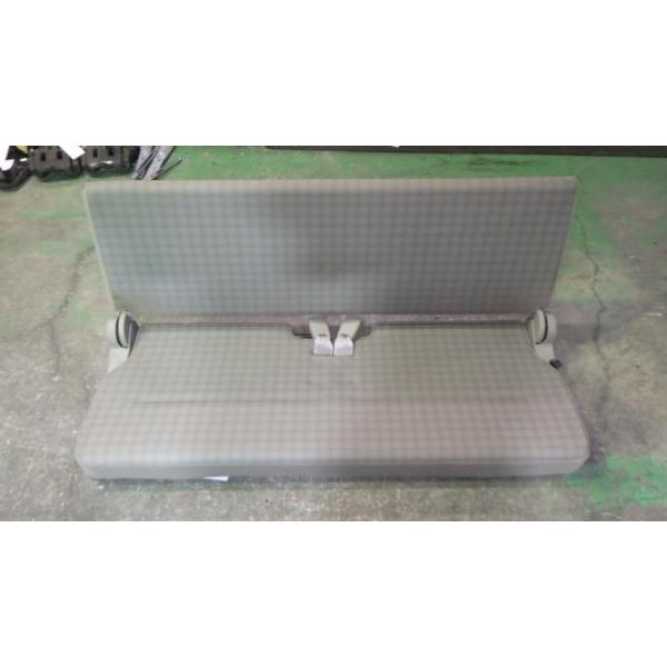 エブリイワゴン エブリィ EBD-DA64V リアシート 87305-68H00 中古