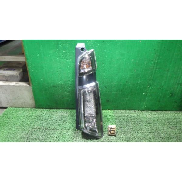 Ｎ−ＷＧＮ DBA-JH1 右テールランプ NH624P STANLEY W1399 33500-T6G-J01 中古