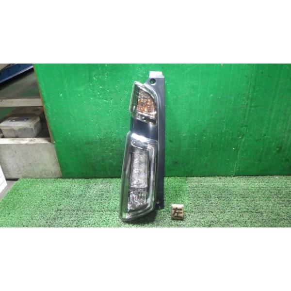 Ｎ−ＷＧＮ DBA-JH1 左テールランプ NH624P STANLEY W1399 33550-T6G-J01 中古