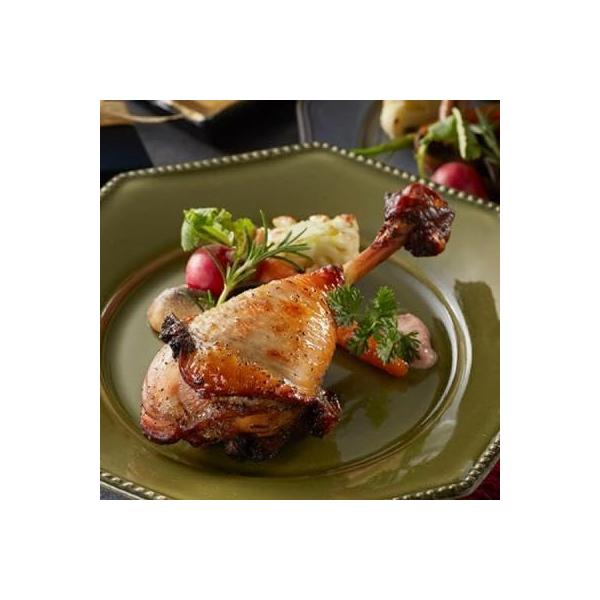 岩手県の大自然の中で、 おいしさと安心にこだわって自ら育てた「岩手で育てたフランス赤鶏」を使用しています。