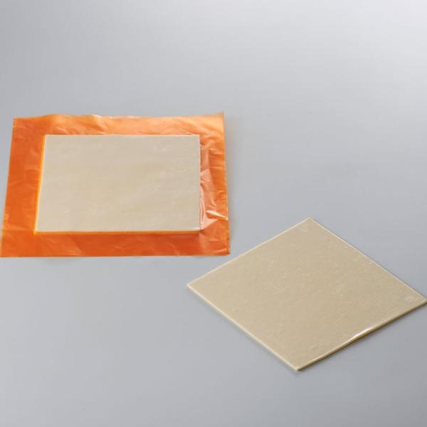 商品の説明 プロのベーカリーやペイストリーショップに最適な業務用パイシートです。180mm角の使いやすいサイズで、100枚入りのお得なパックになっています。高品質なバターを使用し、層が美しく重なった生地は、焼き上げると香り豊かでサクサクとし...