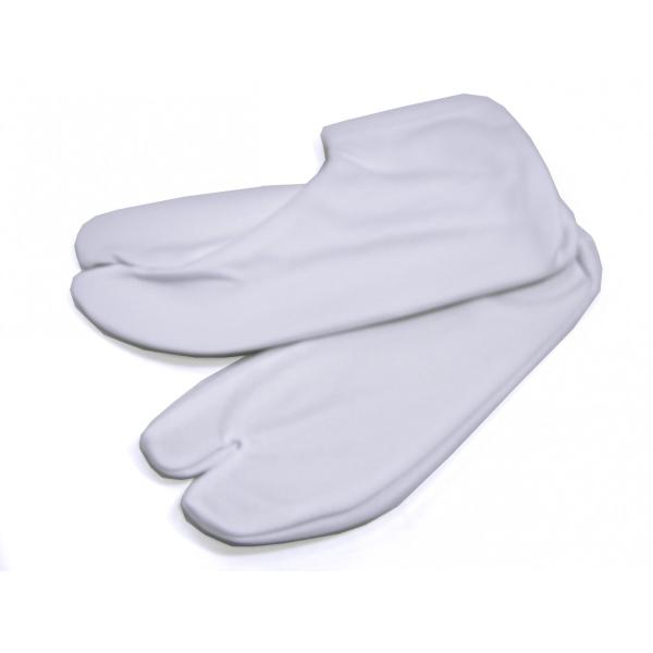 ■お子様用の足袋です。七五三のお参りやお正月など着物のシーンにお使いください。●底は滑り止め付き●ゆうメール便対応商品（あすつく不可・代引き不可・送料120円）■５足まででしたらゆうメール便でお送りします！■口ゴム式になっていますので、靴下...