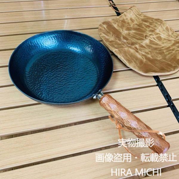 アウトドア用 鍛造鉄フライパン 22cm 厚さ2mm 約900g 名栗加工木製ハンドル 鉄板調理 キャンプ 登山 BBQ 収納ケース付き