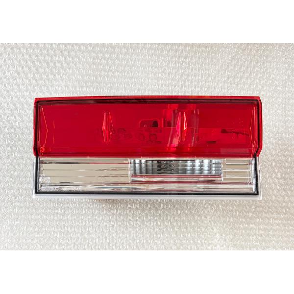 【中古品】三菱純正　デリカD:5　CV1W　テールランプ左(助手席側)内側　 品番：8336A105