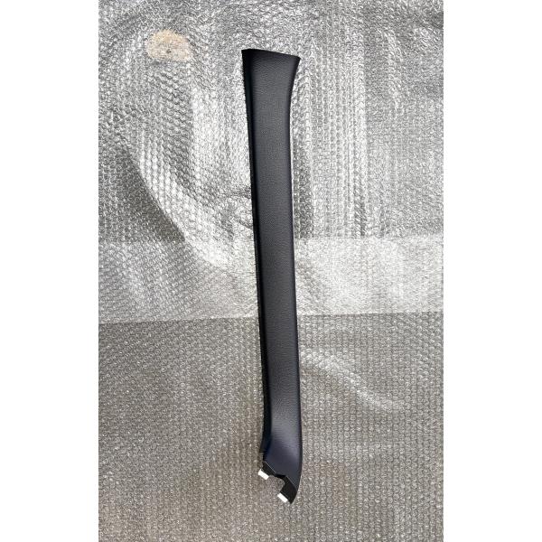 【中古品】トヨタ純正  60系プリウス　バックドアトリム右（運転席側）　品番：67937-47090-C0