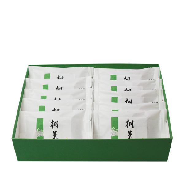 やまだ屋独自の小豆餡を、糯粉を加えた生地で包み、あっさりとソフトに焼き上げました。まろやかな風味は、お茶のお供に最適です。修学旅行や広島・宮島観光のお土産でも人気の広島ご当地スイーツです。内容量：桐葉菓（とうようか）10個賞味期限：製造日の...